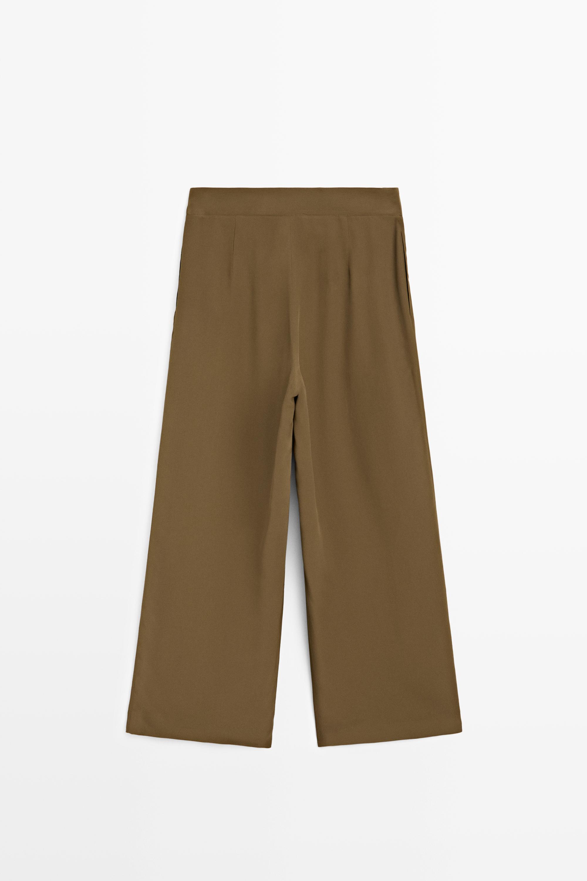 Total look flowing trousers with box pleats